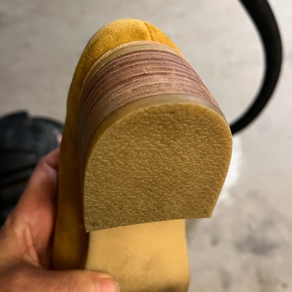 Clarks Original Mustard Suede Woman's Heel Loafer Size 10 - Picture 8 of 9